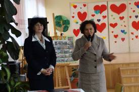Z zakończonej termomodernizacji cieszy się burmistrz Skoczowa i dyrektorka szkoły 